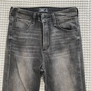 Abercrombie High Rise skinny jeans (size 26L)